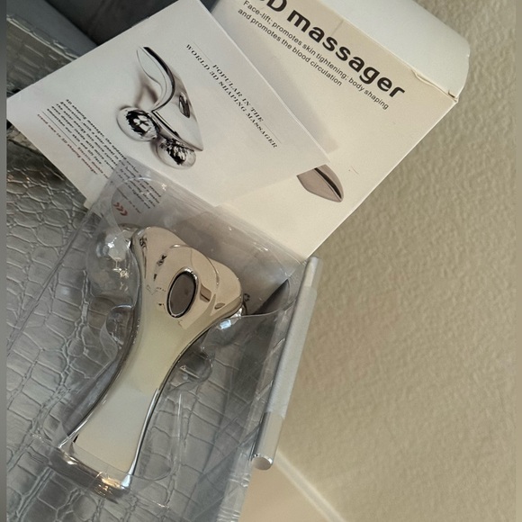 100% Authentic Japan ReFa Beauty Slimming Bundle + 2 free gift sets NWT - Picture 4 of 4